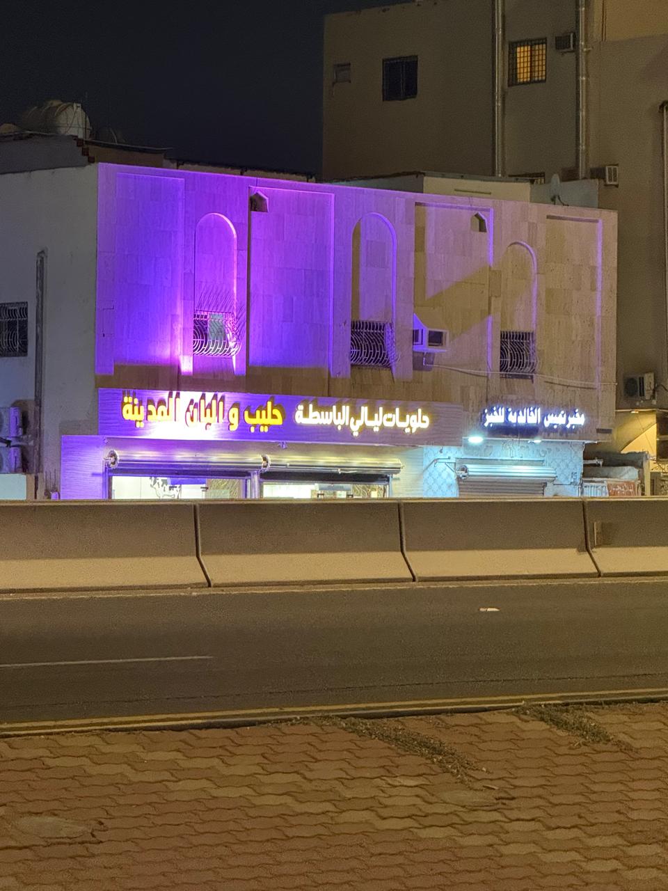 عمارة سكنية تجارية للايجار  -  حي الخالدية