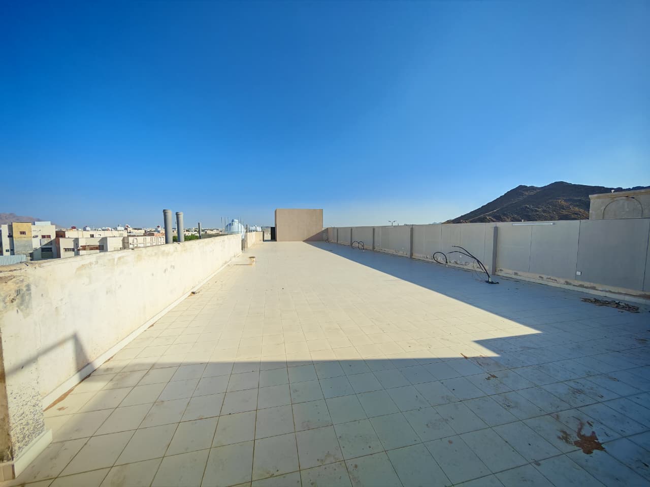 🏬 مجمع تجاري سكني للإيجار – حي البركة (الجرف) - صورة العقار 9