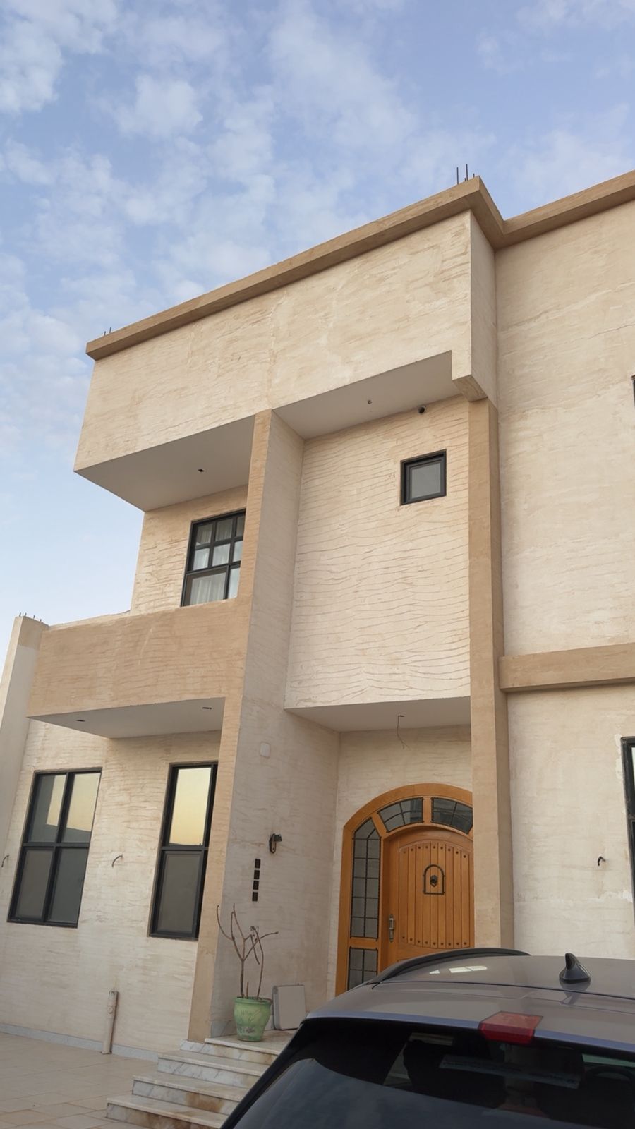 فيلا فاخرة للبيع في تبوك – حي الجامعة خلف الاستاذ الرياضي